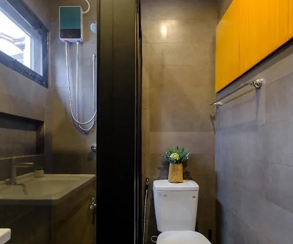 The House Of Windsor - Qc Apartamento Manila